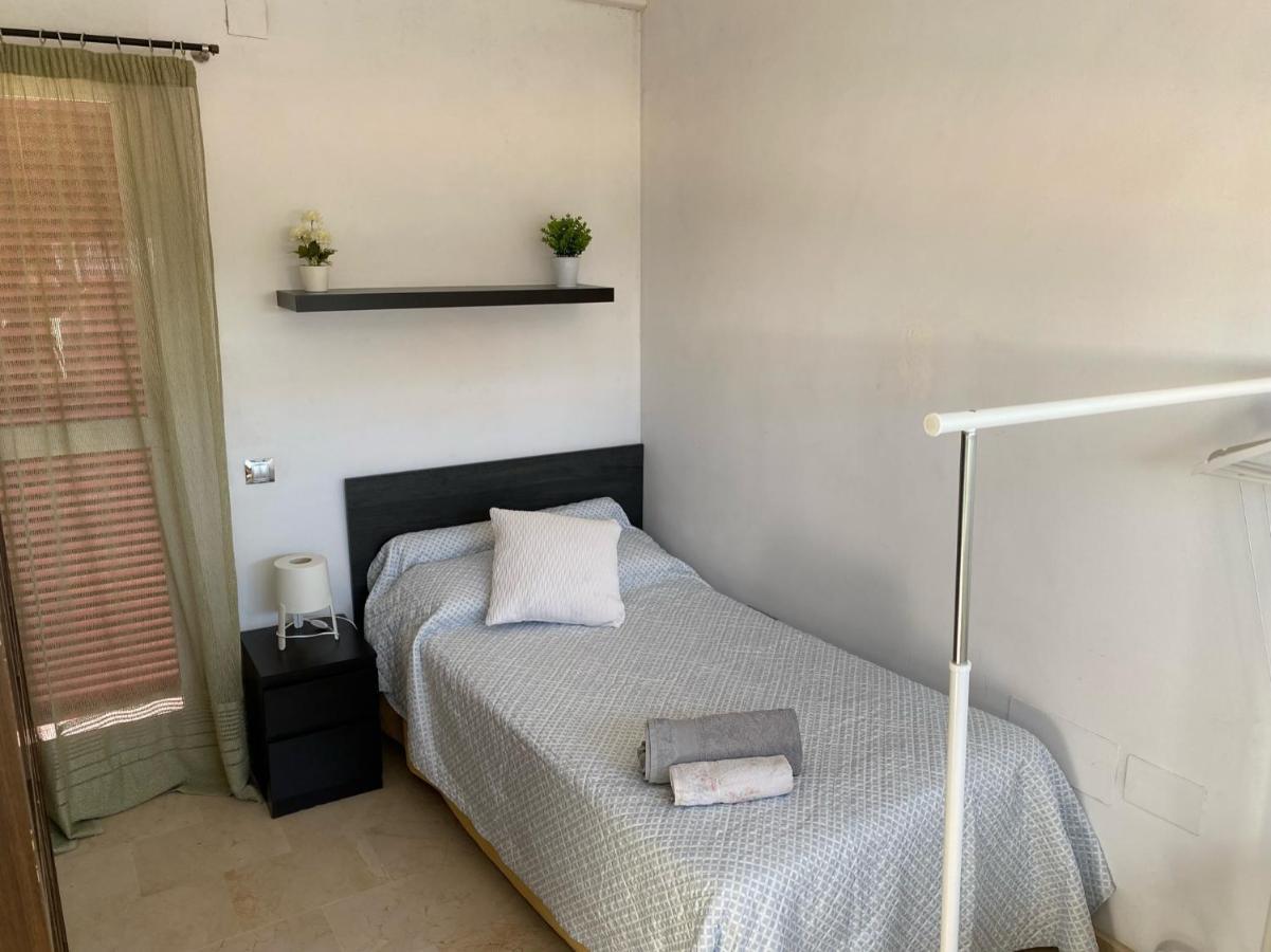 Castilleja , Casa-Apartamento Cerca Centro Sevilla Wifi Familias Trabajo Garaje カスティジェハ・デ・ラ・クエスタ エクステリア 写真
